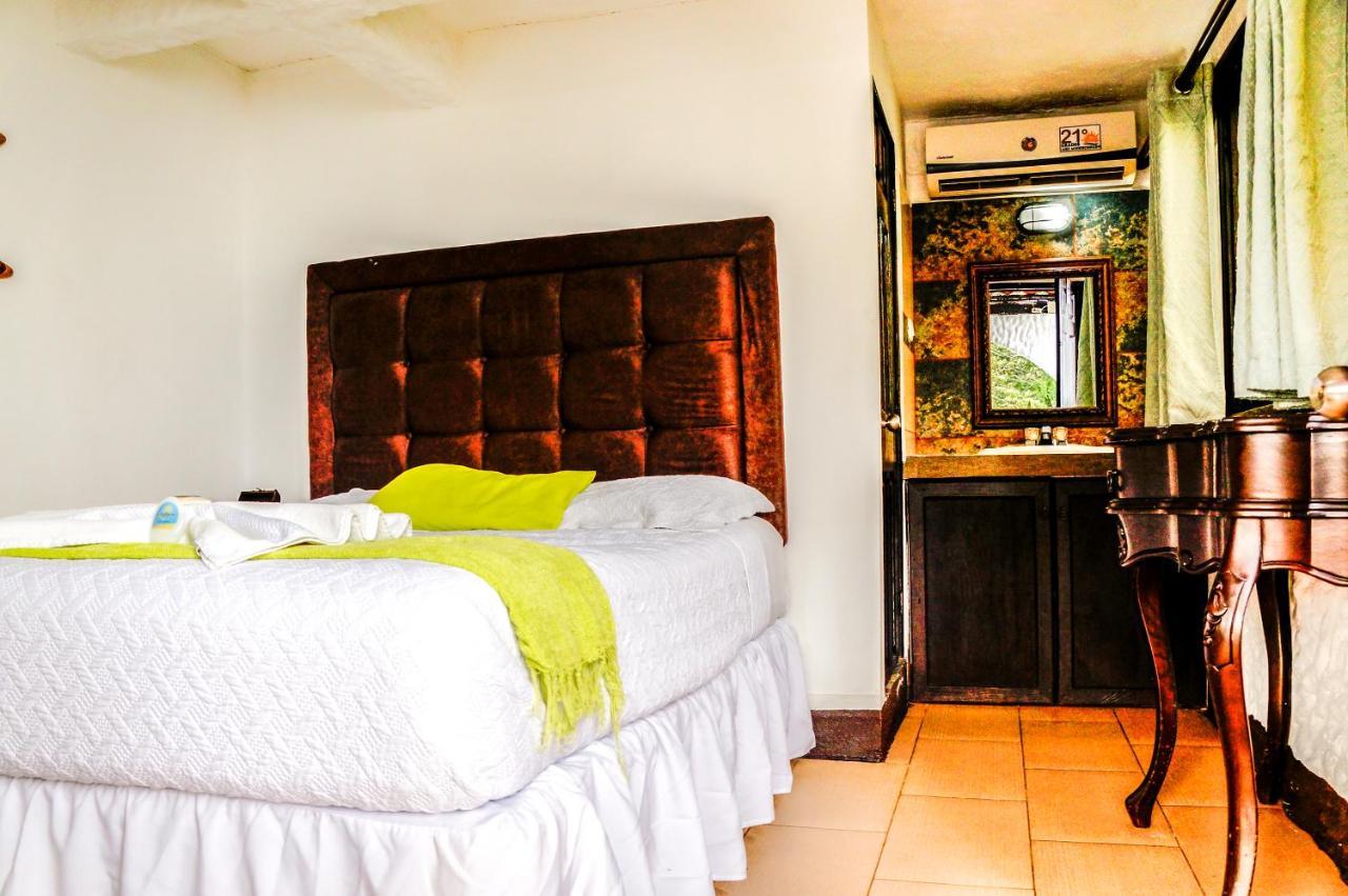 Hotel Mi Paraiso Rio Dulce Castillo de San Felipe Esterno foto
